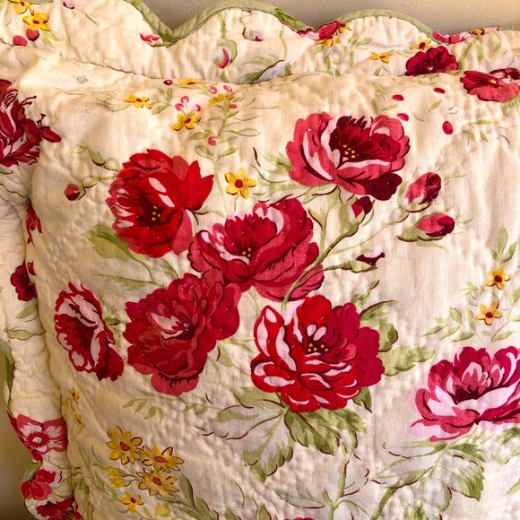 FLORAL PILLOW Quilted Pottery Barn 2Patterns 31”Sq - Picture 8 of 10